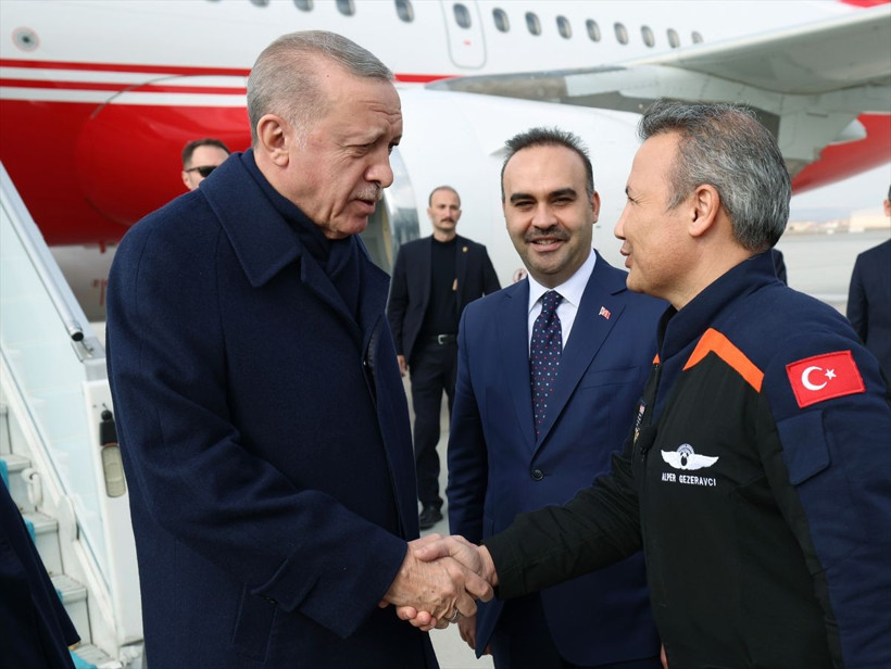 Cumhurbaşkanı Erdoğan, Türkiye'nin ilk astronotu Alper Gezeravcı'yı kabul etti - Resim: 1