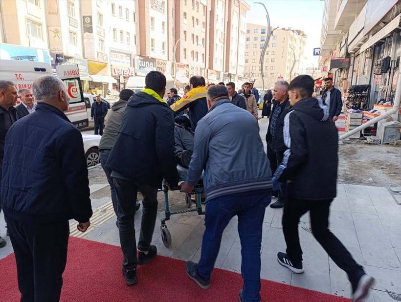 Van'da iş yerine silahlı saldırı! Ölü ve yaralılar var - Resim: 2