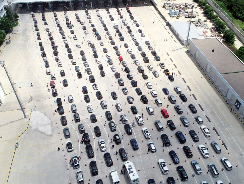 Yaz tatillerini geçirmek için geliyorlar! Uzun kuyruklar oluştu - Resim: 1