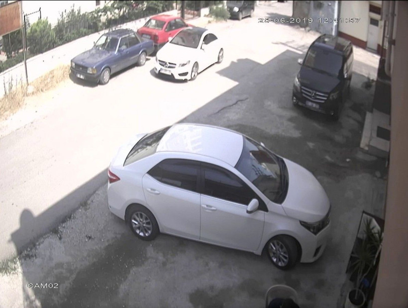 4 milyon euroyu çuvalla böyle çaldı! Yakalandığı anlar saniye saniye görüntülendi - Resim: 3