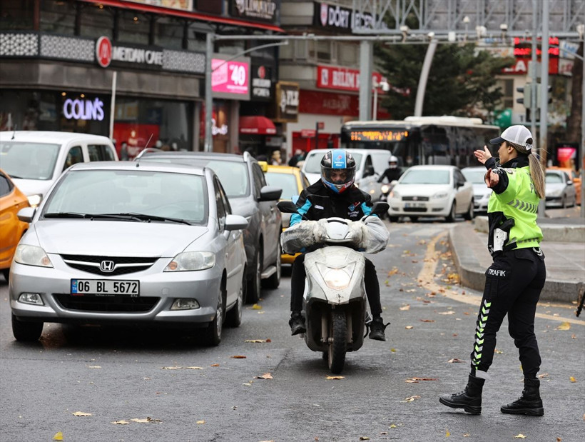 'Ankara'nın kalbi'nde trafik düzenini kadın polisler sağlıyor - Resim: 4
