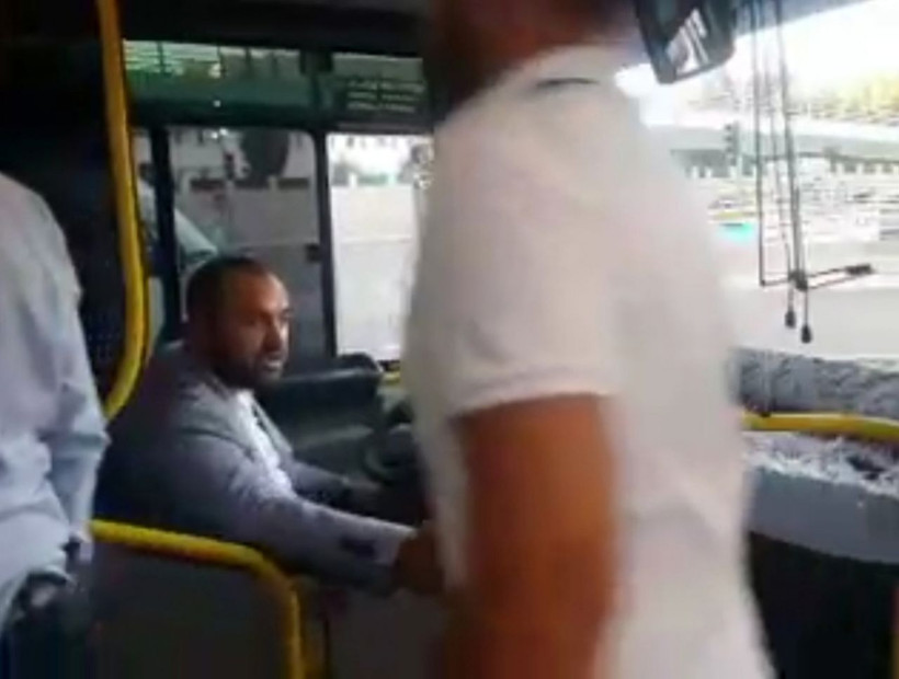 Otobüs şoförü gecikince belediye başkanı direksiyona geçip yolcuları götürdü - Resim: 1