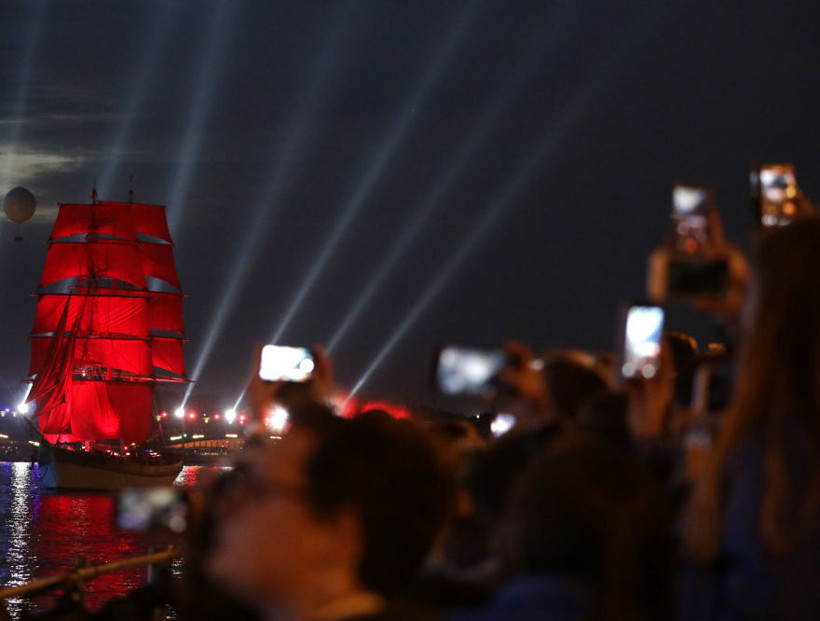 Rus öğrencilerden görkemli veda töreni - Resim: 1