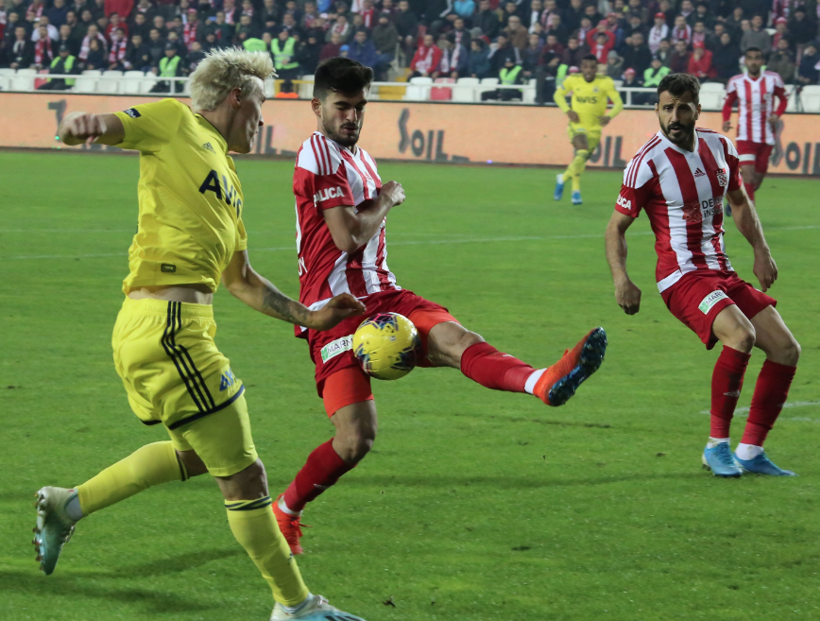 Ersun Yanal topun ağzında: Kredisi bitti Rıza Çalımbay 5 basar - Resim: 1