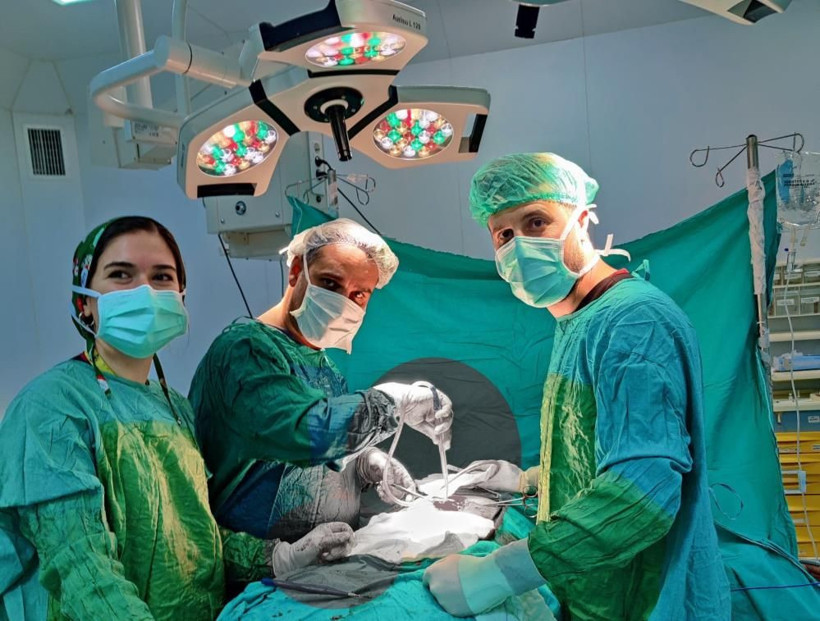 Van'da karın ağrısı ile gitti doktorlar midesinden çıkanlara inanamadı bazılarını poşete sarmış - Resim: 1