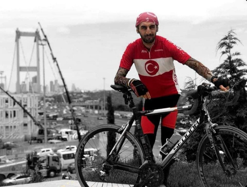 Etiyopyalı kadın, Türk bisikletçiyi beyzbol sopasıyla öldürüp cesedini miting alanında yaktı! - Resim: 2