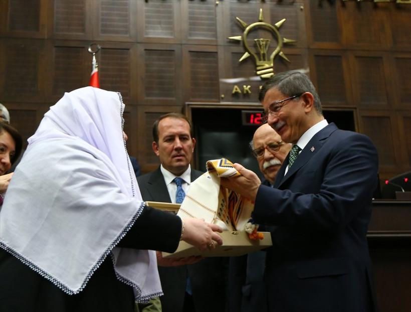 Davutoğlu'na tarihi Kur’an-ı Kerim hediye edildi - Resim: 3