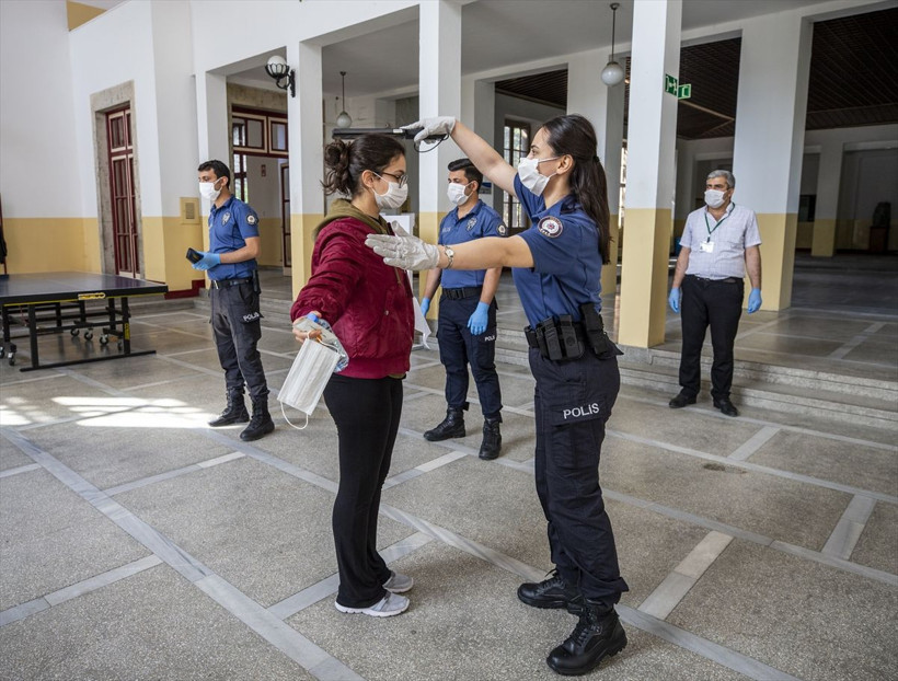 Maskeli ilk sınav! Milli Savunma Üniversitesi Askeri Öğrenci Aday Belirleme Sınavı - Resim: 2