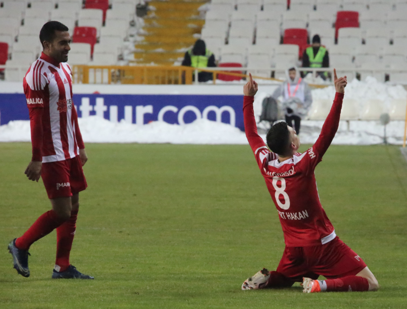 Mert Hakan Yandaş gol sevincinde Erol Bulut'a gönderme mi yaptı - Resim: 2