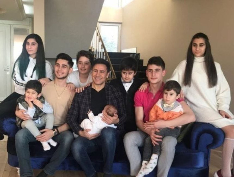 İzzet Yıldızhan'dan çocuklarıyla ilgili olay çıkış: Kızlarım flört edemez, eş seçemez! - Resim: 3