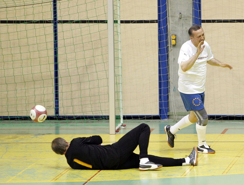 Cumhurbaşkanı Erdoğan'ın 16 yıl önceki görüntüleri paylaşıldı AB'ye 2 gol atmıştı - Resim: 1