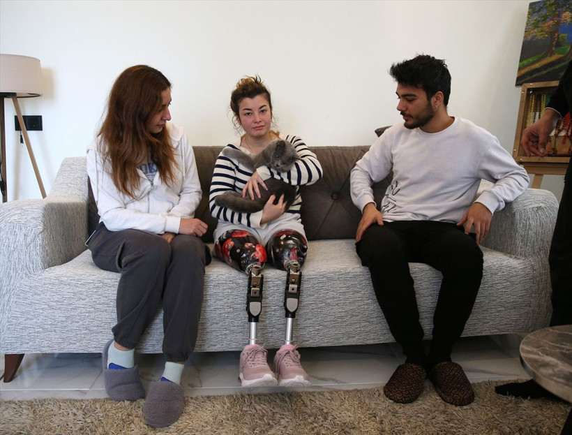 Enkazdan 8 gün sonra çıkarılmıştı annesi yanında öldü yaşadıklarını ilk kez anlattı - Resim: 4