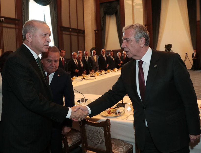 Erdoğan ile CHP'li başkanların tokalaşma anı! Ekrem İmamoğlu ile Tunç Soyer'e dikkat - Resim: 4