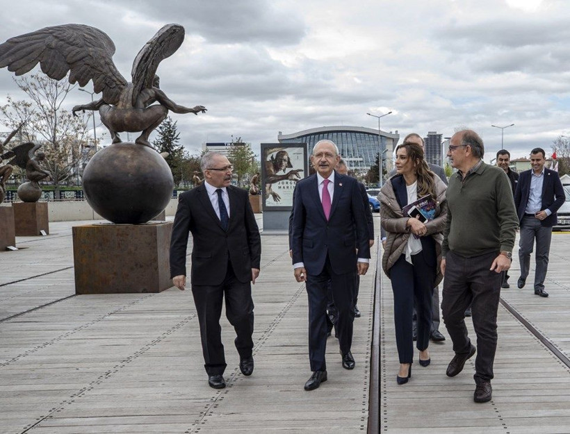 CHP Lideri Kılıçdaroğlu Hande Fırat'ın resim sergisini ziyaret etti - Resim: 4