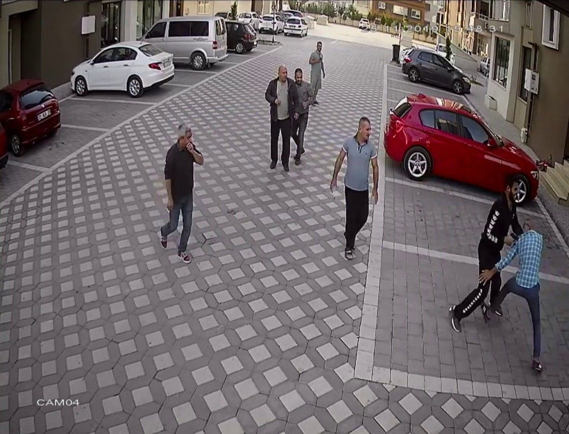 Adana'da dehşet görüntüler! Kimse engel olamadı kapıcıyı böyle vurdu - Resim: 3