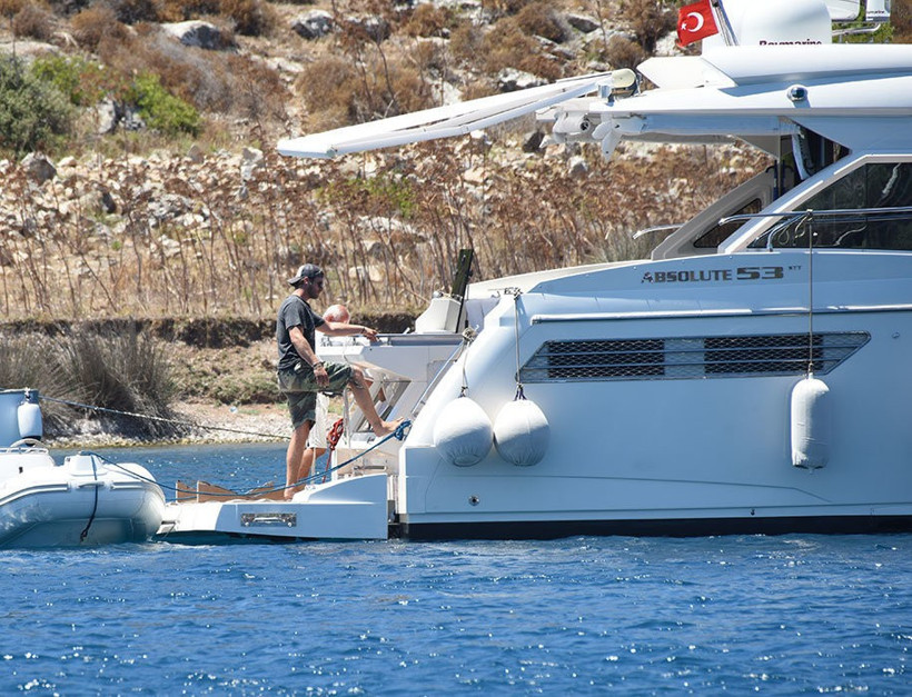 Kıvanç Tatlıtuğ denizdeyken pervane çalışınca... Ölümden döndü! - Resim: 3