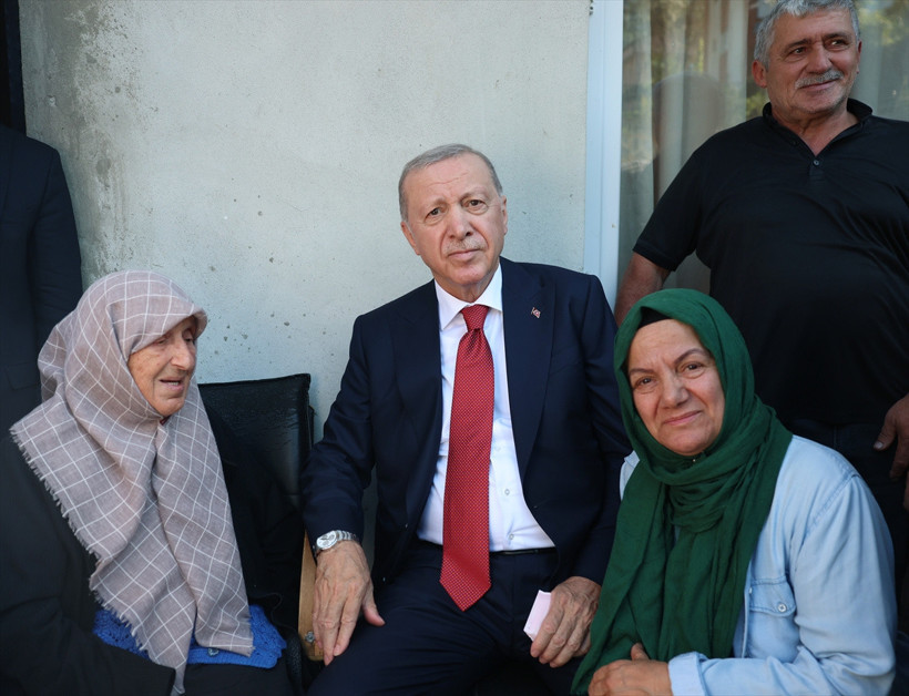 Cumhurbaşkanı Erdoğan, Rize'de komşularını ziyaret etti - Resim: 1