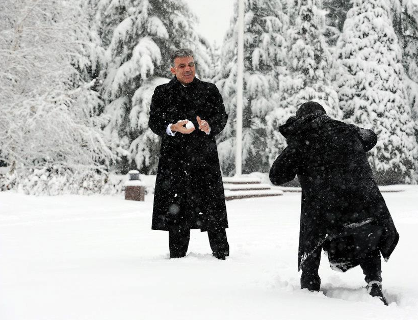Abdullah Gül doya doya kartopu oynadı - Resim: 3