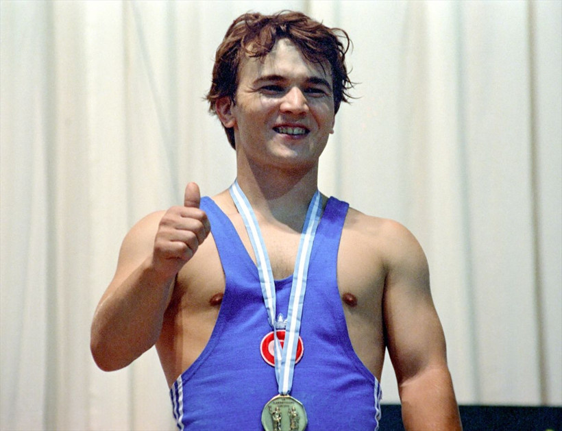 Naim Süleymanoğlu vefatının ikinci yılında anıldı! Sabancı ve Özal ile özel fotoğraflar - Resim: 2