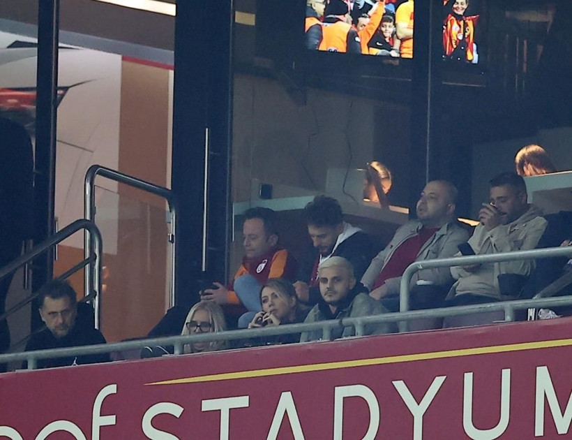 Wanda Nara ile Icardi tribünde maç izledi! Sosyal medya yıkıldı: "Bu kadın Fener'in ajanı olabilir" - Resim: 2