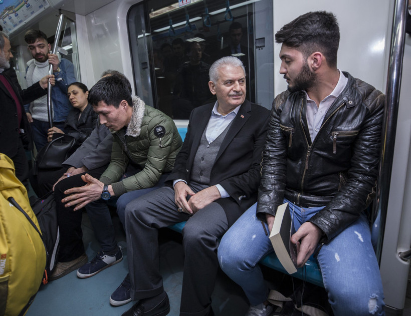Binali Yıldırım Marmaray'la yolculuk etti vatandaşla dertleşti - Resim: 3