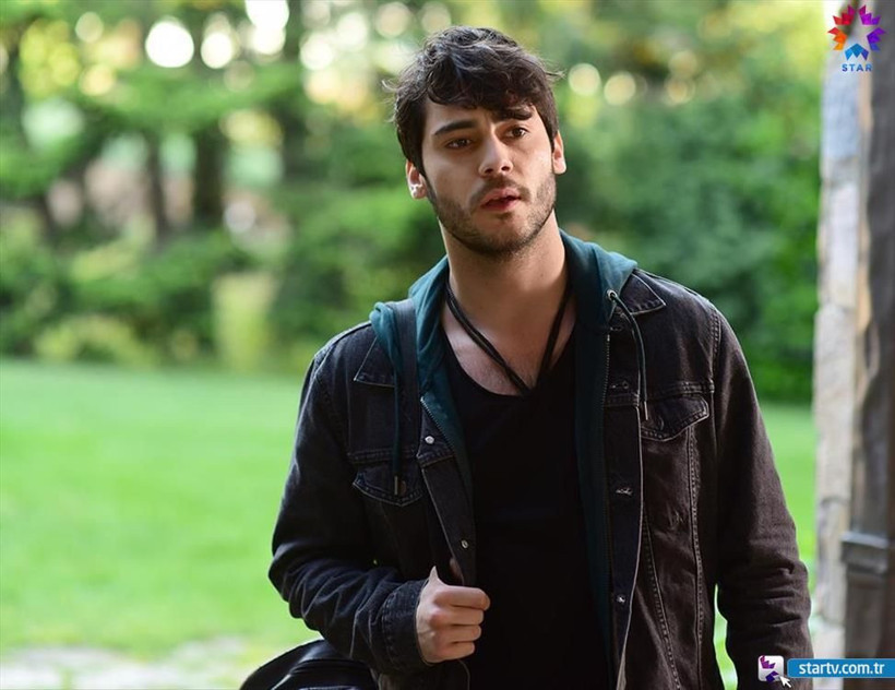 Seksi sevgilisi olay oldu! Kardeş Çocukları'ndaki Berkay Hardal yakalandı - Resim: 1