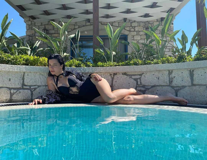 Merve Boluğur'dan olay yatak pozu! Sosyal medyaya damga vurdu - Resim: 4