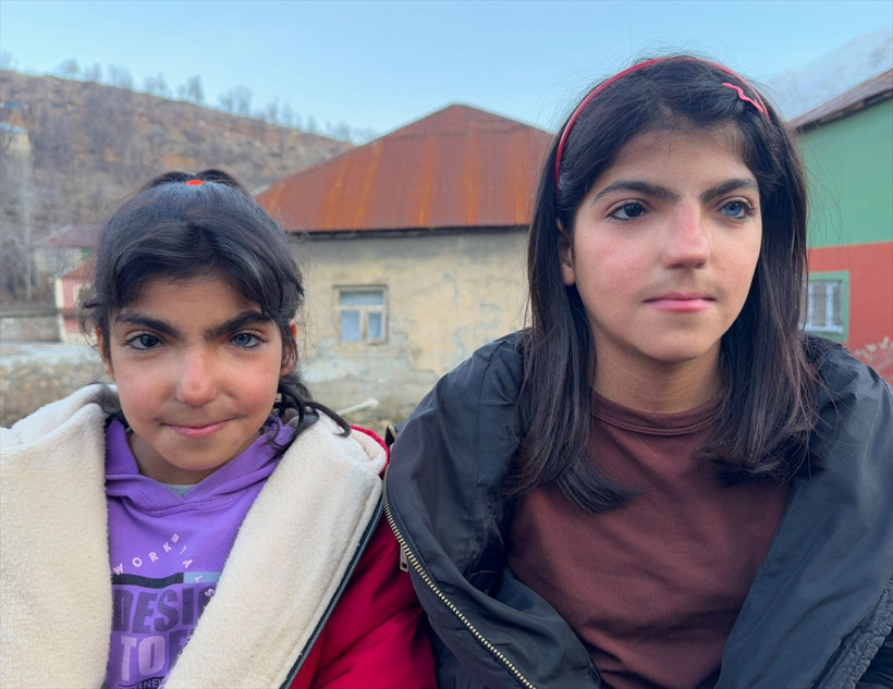 Farklı göz renkleri olan kız kardeşler görenleri şaşırtıyor - Resim: 3