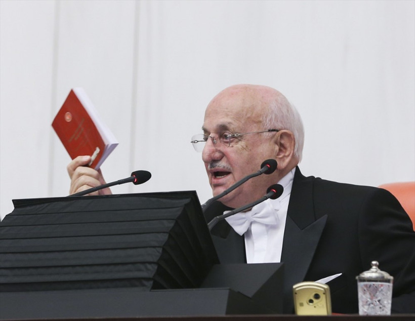 TBMM Genel Kurulunda Bahçeli'nin düşünceli anları - Resim: 1