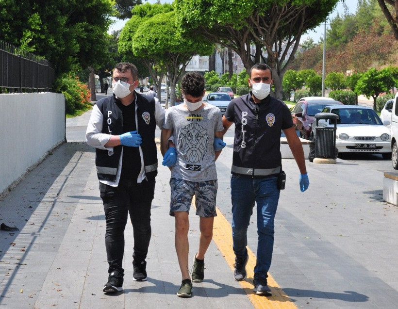 Antalya'da kardeşini bilerek öldürdü! Cinayet itirafı babayı bitirdi - Resim: 1