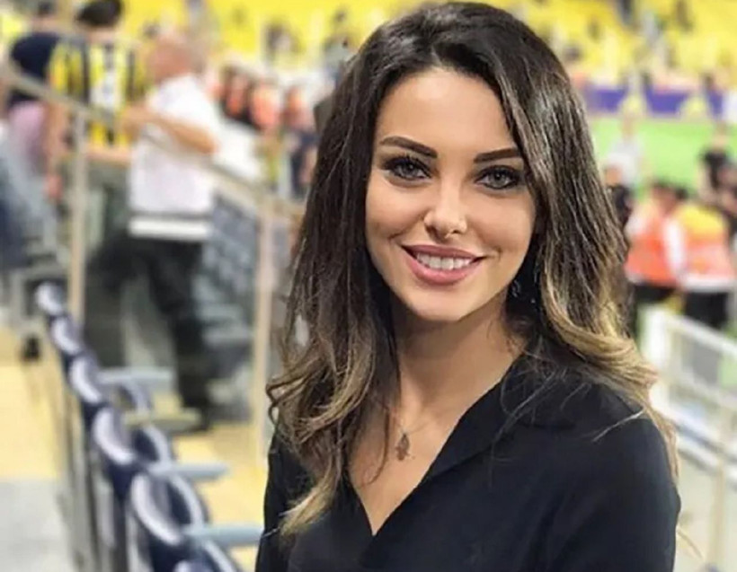 Oyuncu Tuvana Türkay tatilde! Ablası ile mavi tura çıktı... - Resim: 3