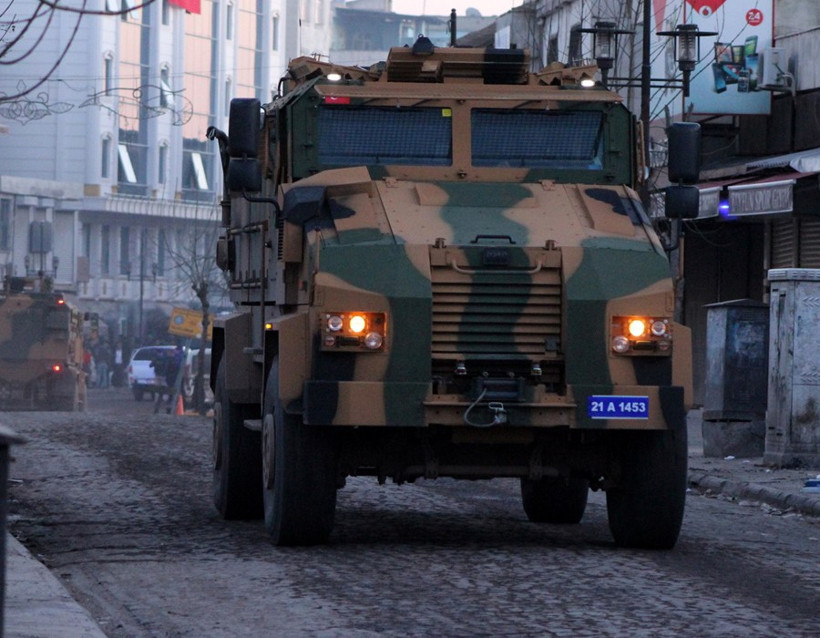 Sur'da PKK'lı teröristler çırılçıplak teslim oldular! - Resim: 4