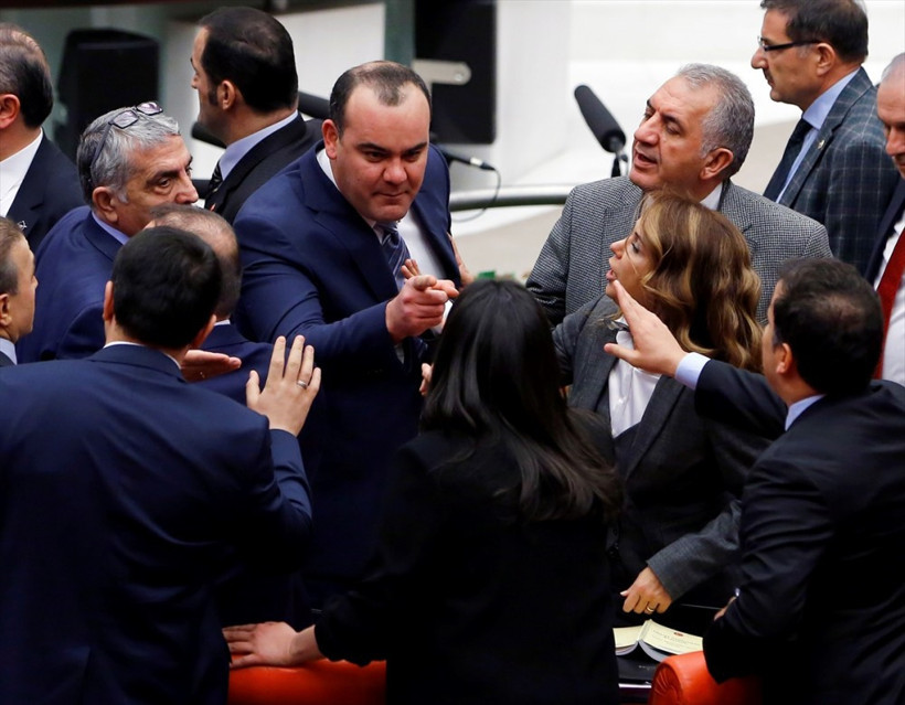 Meclis fena karıştı AK Parti ve HDP'li vekiller birbirine girdi - Resim: 3