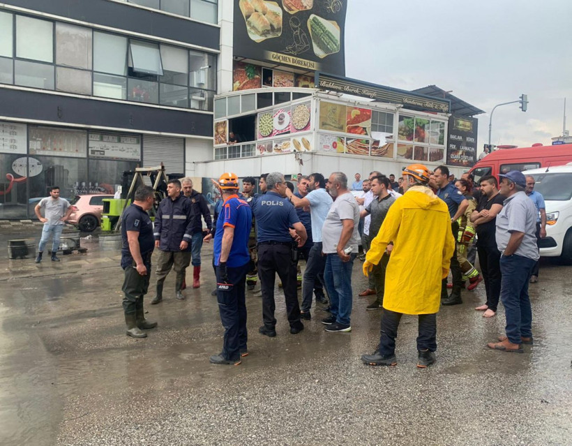 Görüntüler inanılmaz! Ankara'yı sağanak fena vurdu araçlar suya gömüldü - Resim: 3