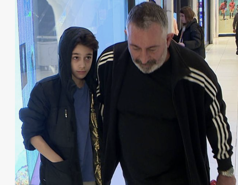 Cem Yılmaz bastondan kurtuldu! Oğlu Kemal ile alışverişe çıktı - Resim: 3