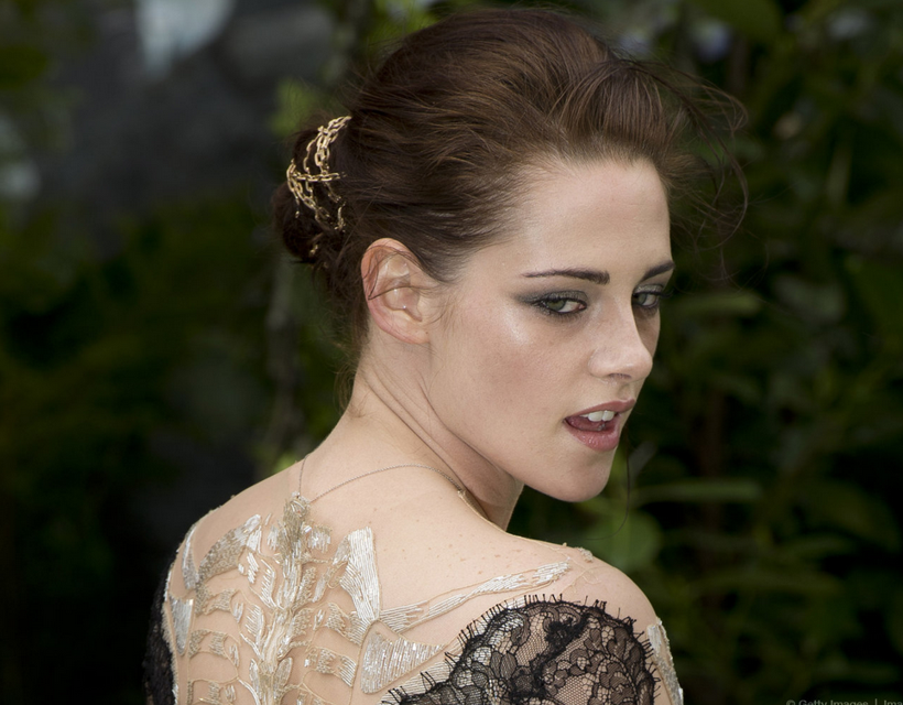 Kristen Stewart elbisesiyle göz kamaştırdı! - Resim: 4