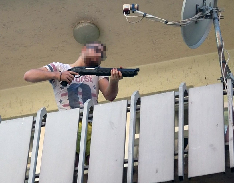 Konya'da bir şahıs annesi ile kız kardeşini rehin alıp intihara kalkıştı - Resim: 3