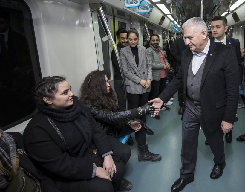 Binali Yıldırım Marmaray'la yolculuk etti vatandaşla dertleşti - Resim: 4