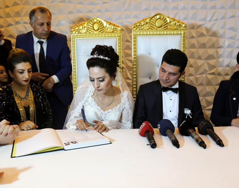 İlginç nikah töreni! Damat nikah masasından kalktı ve sonra bakın ne oldu! - Resim: 2