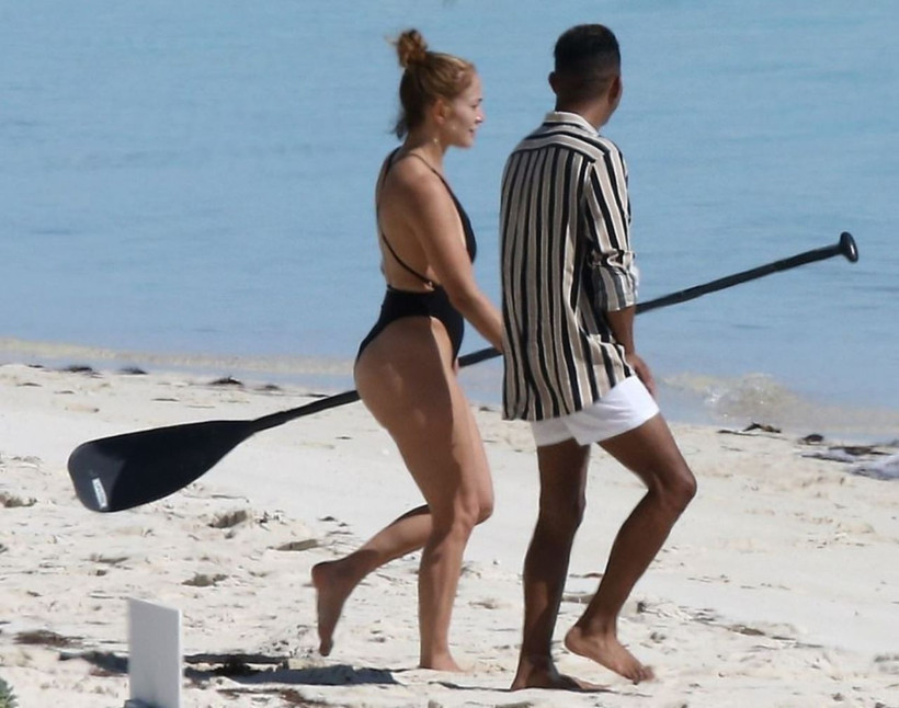 Jennifer Lopez fit vücuduyla büyüledi! Zor anlar yaşadı - Resim: 2