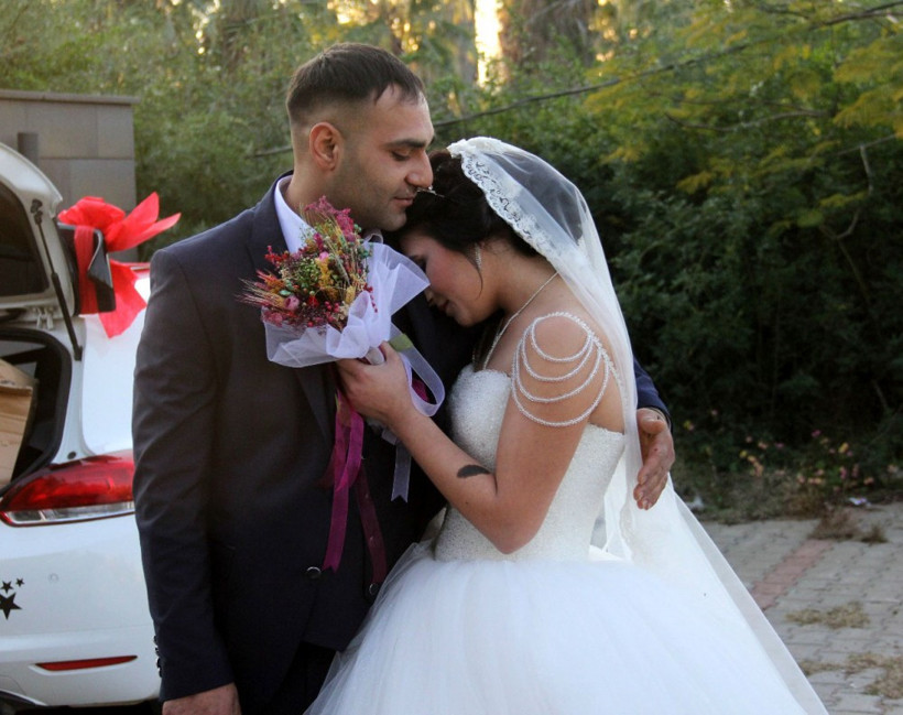 Hatıra fotoğrafı çektiren gelin ve damada şok! - Resim: 2