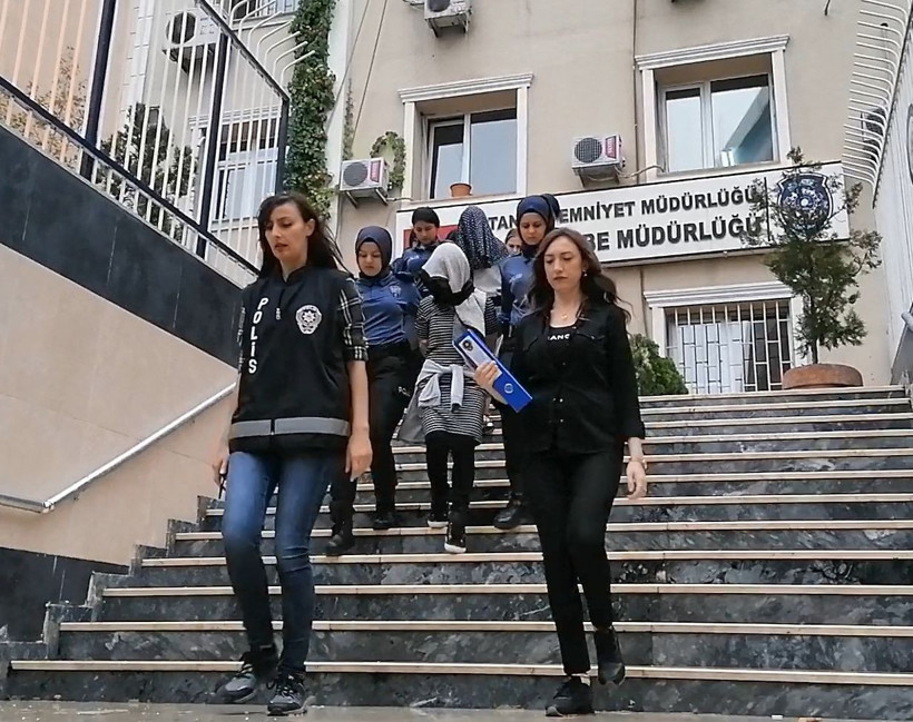 İstanbul'da fuhuş operasyonunda Mobil Türkan yakayı ele verdi - Resim: 1