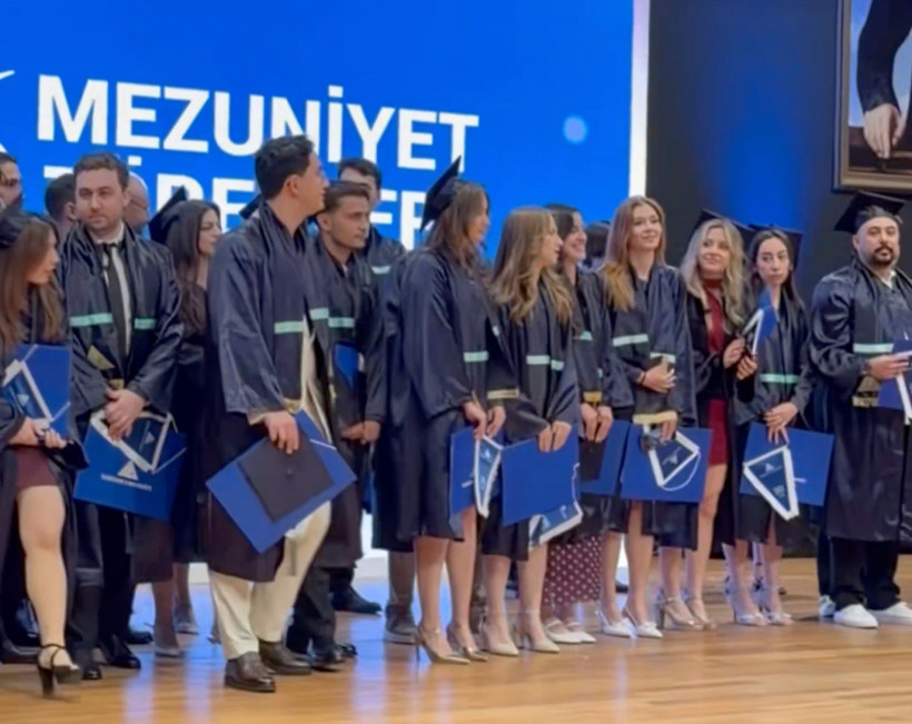 Yeditepe Üniversitesi'nde ayet yazılı pankart indirilmeye çalışıldı! Vali Davut Gül'den paylaşım - Resim: 3