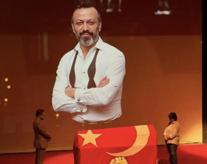 Ünlü oyuncu Serhat Kılıç'a veda! Babasının vedası herkesi ağlattı, kız arkadaşı ayakta duramadı - Resim: 0