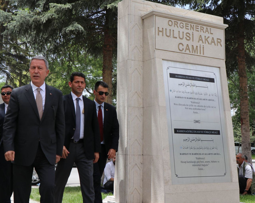 Bakan Hulusi Akar cuma namazını kendi ismini taşıdığı camide kıldı - Resim: 3