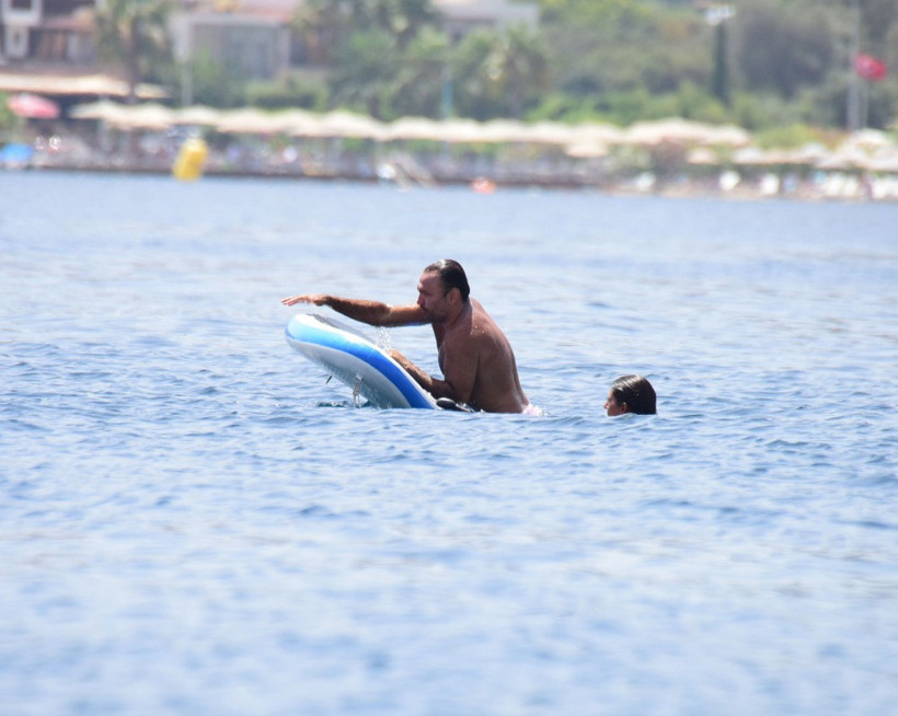 Ali Sunal yeni sevgilisiyle yakalandı kim bu genç kız? - Resim: 4