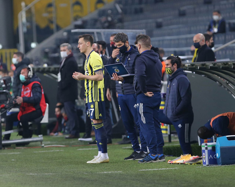 Galatasaraylılar 'Mesut olduk' diyor Fenerbahçeliler Cüneyt Çakır'a tepkili - Resim: 4