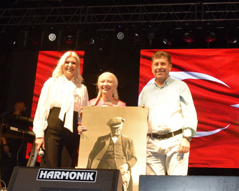 Belediye Başkanı'nın güzelliğini görünce kendinden geçti! 'Dünyadaki en güzel belediye başkanı...' - Resim: 3