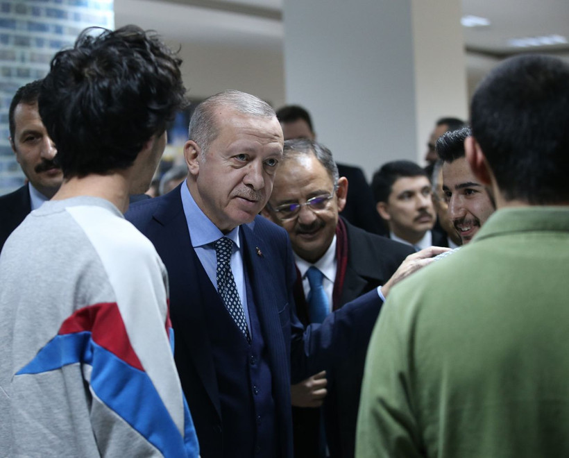 Cumhurbaşkanı Erdoğan millet kıraathanesinde gençlerle bir araya geldi - Resim: 2