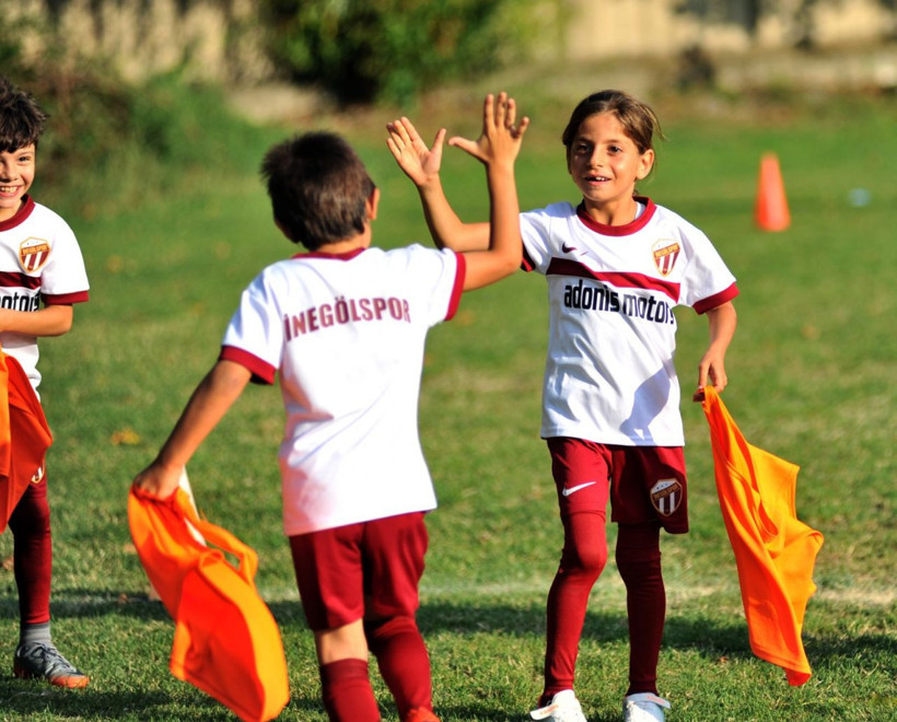 İnegölsporlu Baran'ın doğduğundan beri saçına makas değmedi! - Resim: 3
